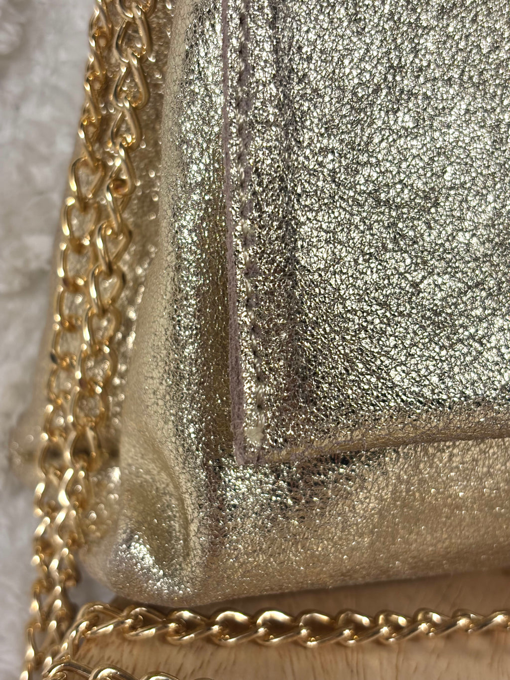 Sac pochette dorée Mogano Paris daim cuir véritable chaîne dorée bijou strass soirée chic