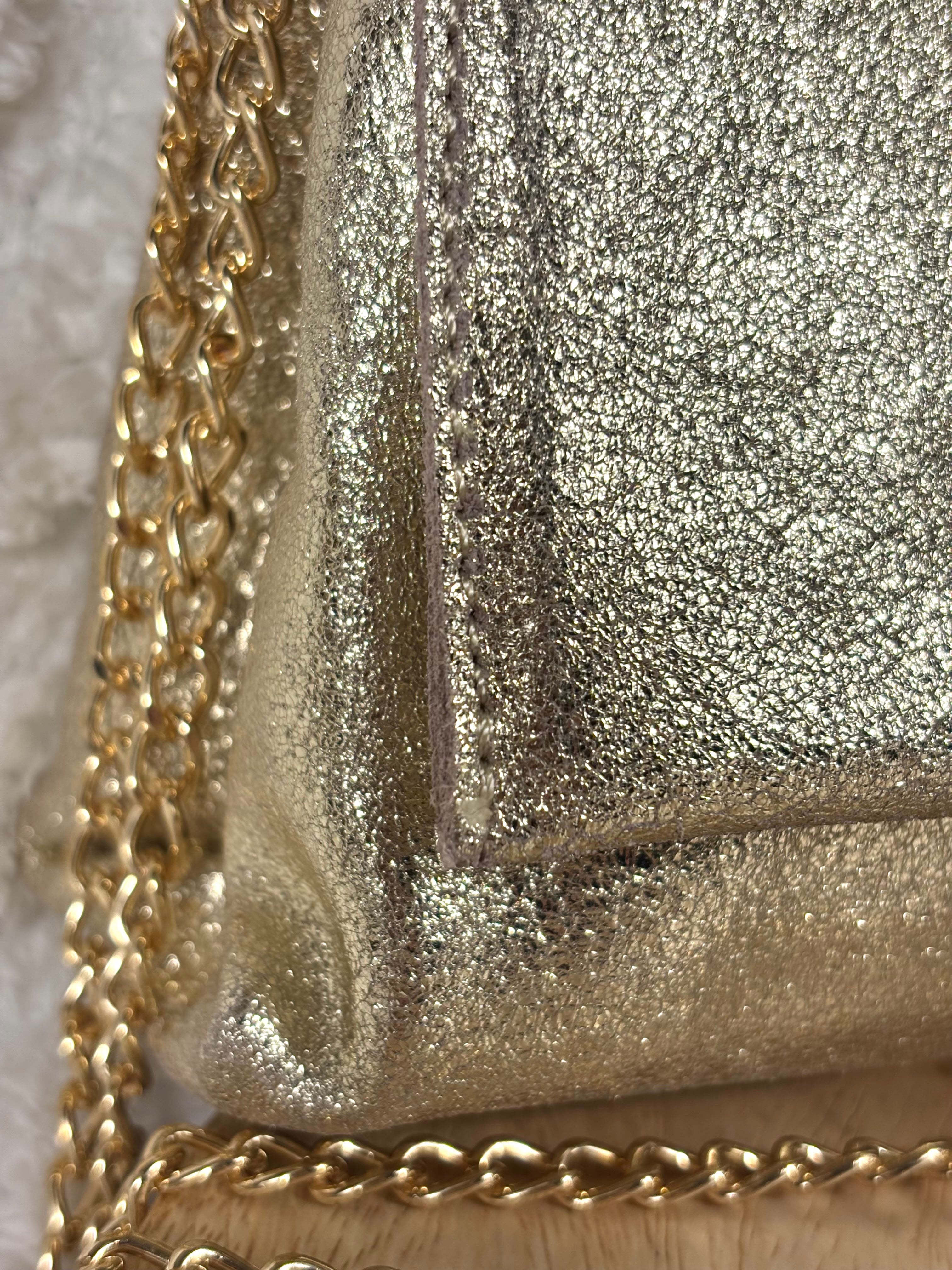 Sac pochette dorée Mogano Paris daim cuir véritable chaîne dorée bijou strass soirée chic