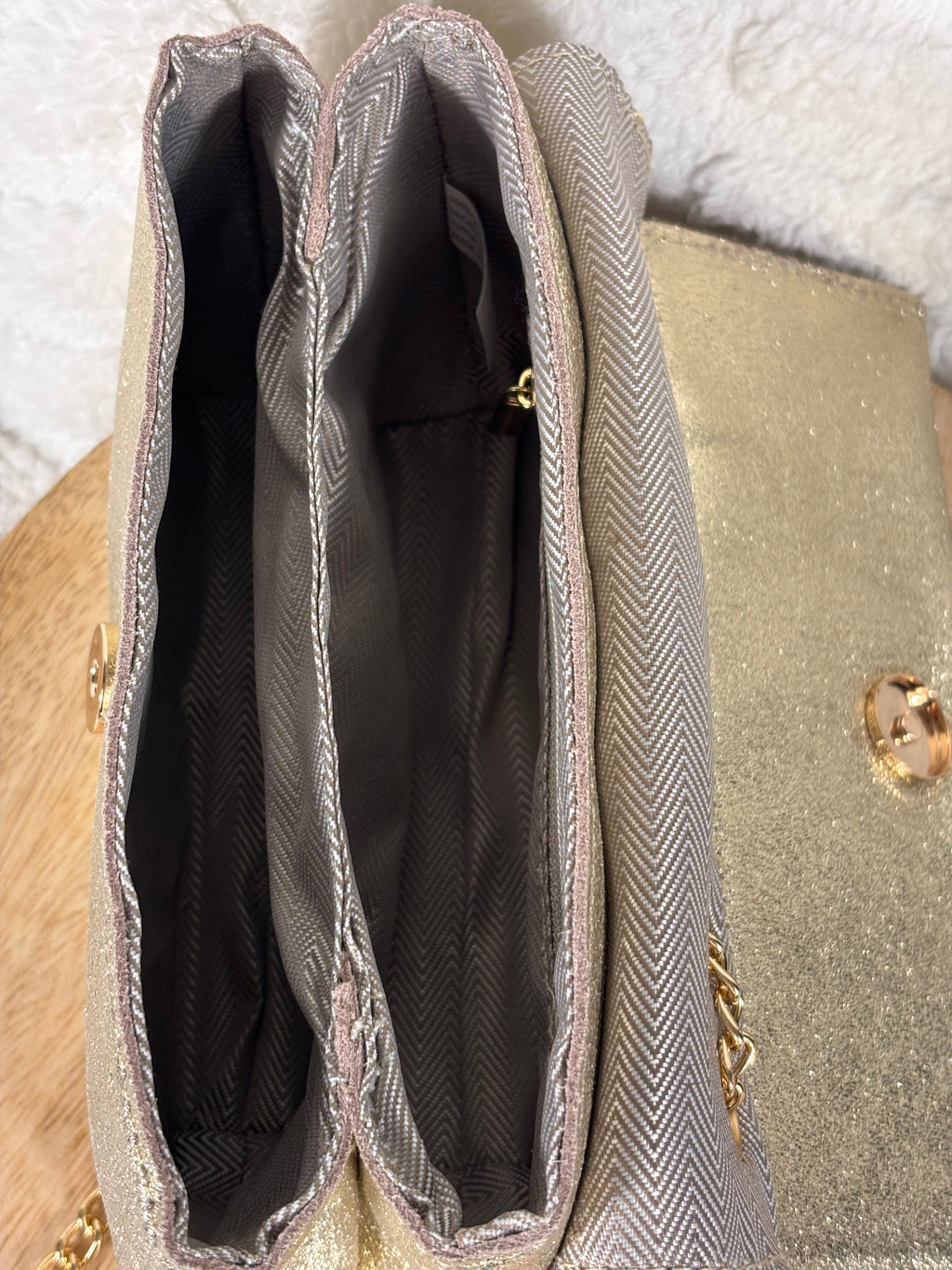 Sac pochette dorée Mogano Paris daim cuir véritable chaîne dorée bijou strass soirée chic