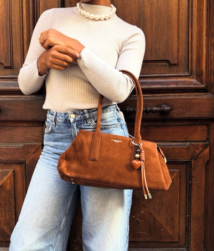 Sac baguette Camel, aspect daim pratique, tendance